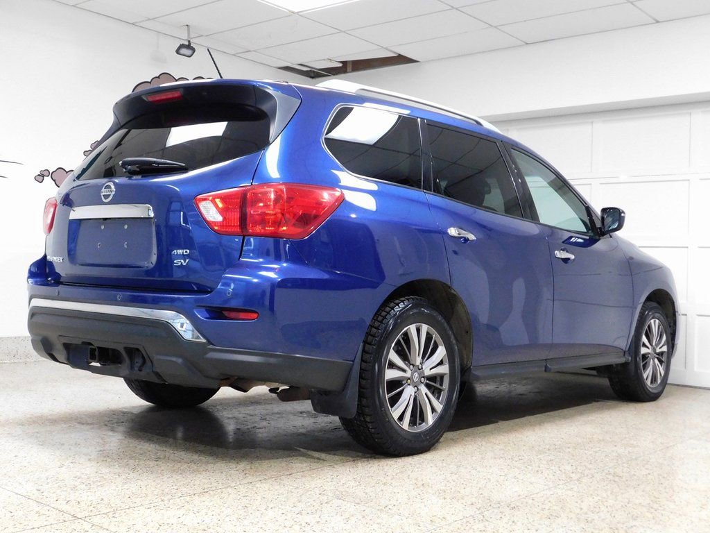 Used 2018 Nissan Pathfinder SV image 4