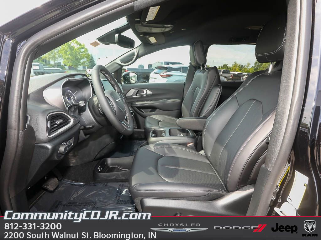New 2025 Chrysler Voyager LX FWD image 11
