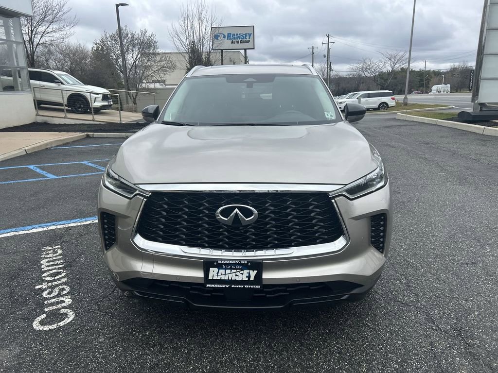 Certified 2025 INFINITI QX60 Luxe image 3