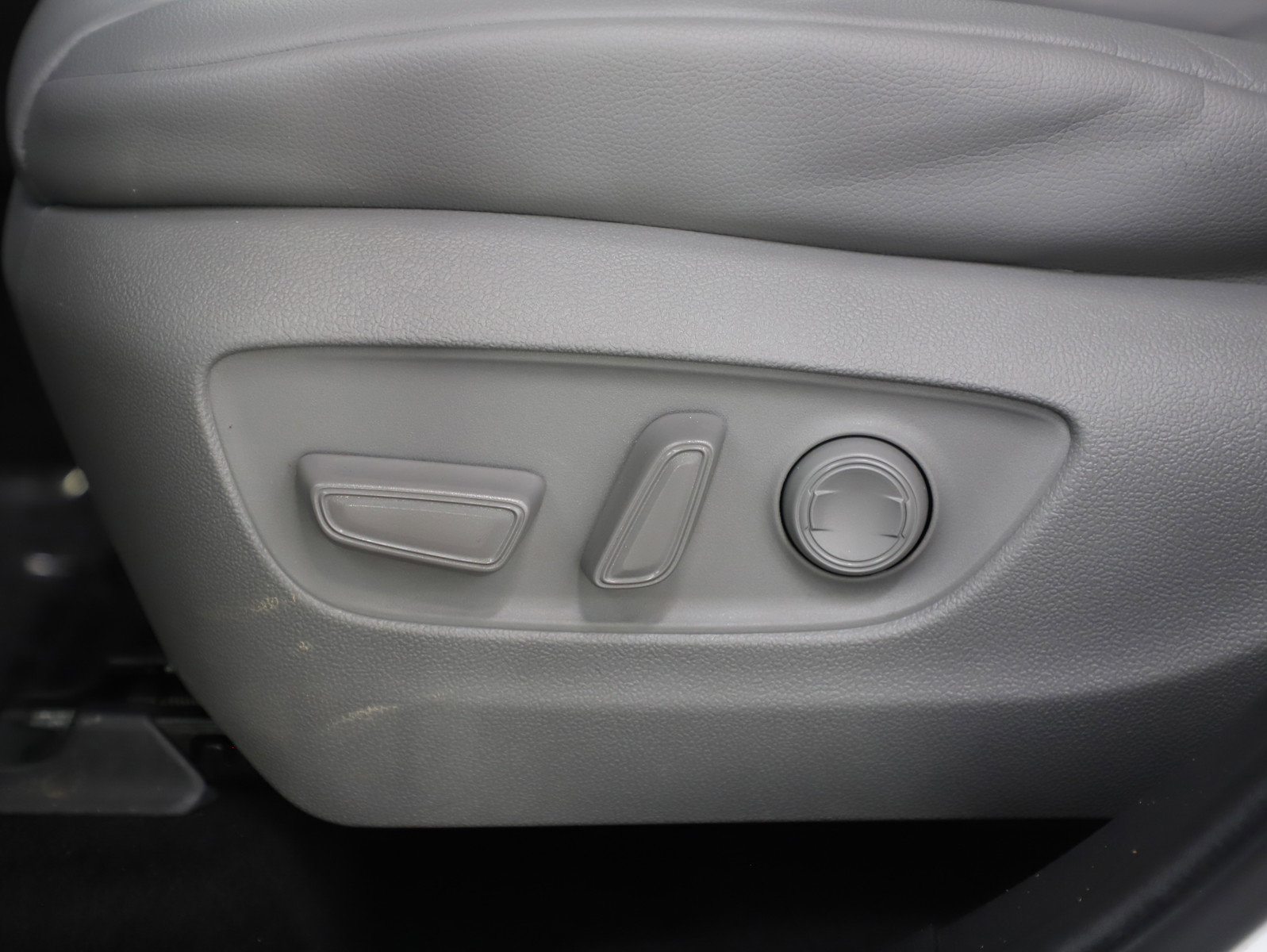 Used 2022 Toyota Highlander XLE image 31