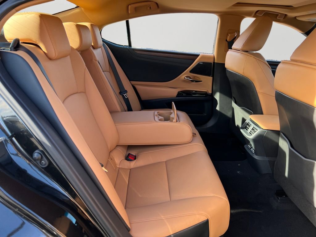 New 2025 Lexus ES 350 w/ Premium Package image 6