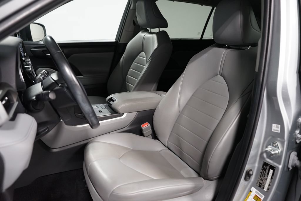 Used 2022 Toyota Highlander XLE image 26