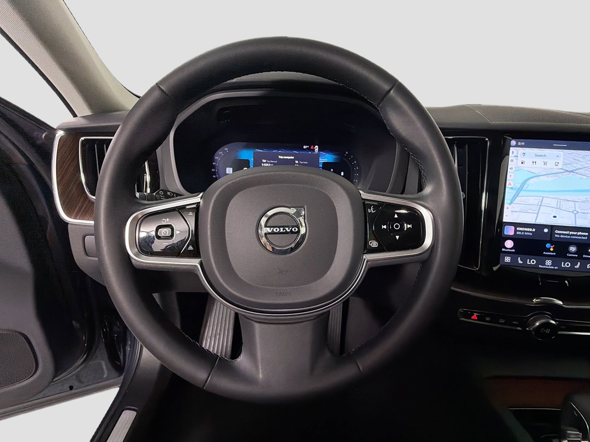 Certified 2023 Volvo XC60 B5 Plus AWD/4WD image 12