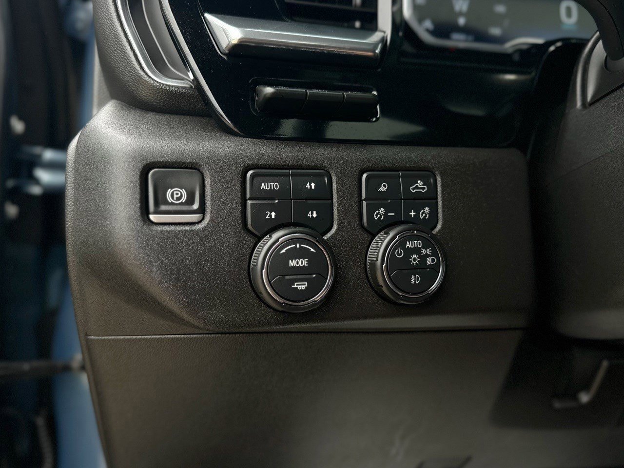 Certified 2025 Chevrolet Silverado 2500 High Country w/ Technology Package image 11