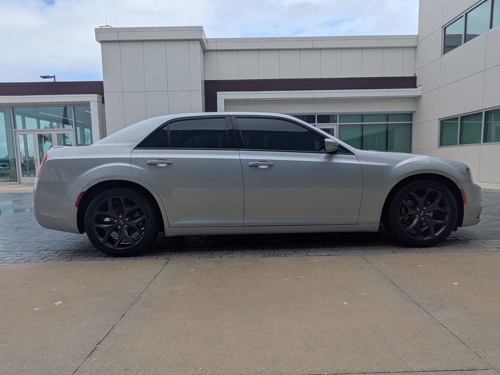 Used 2022 Chrysler 300 S w/ Comfort Group image 4