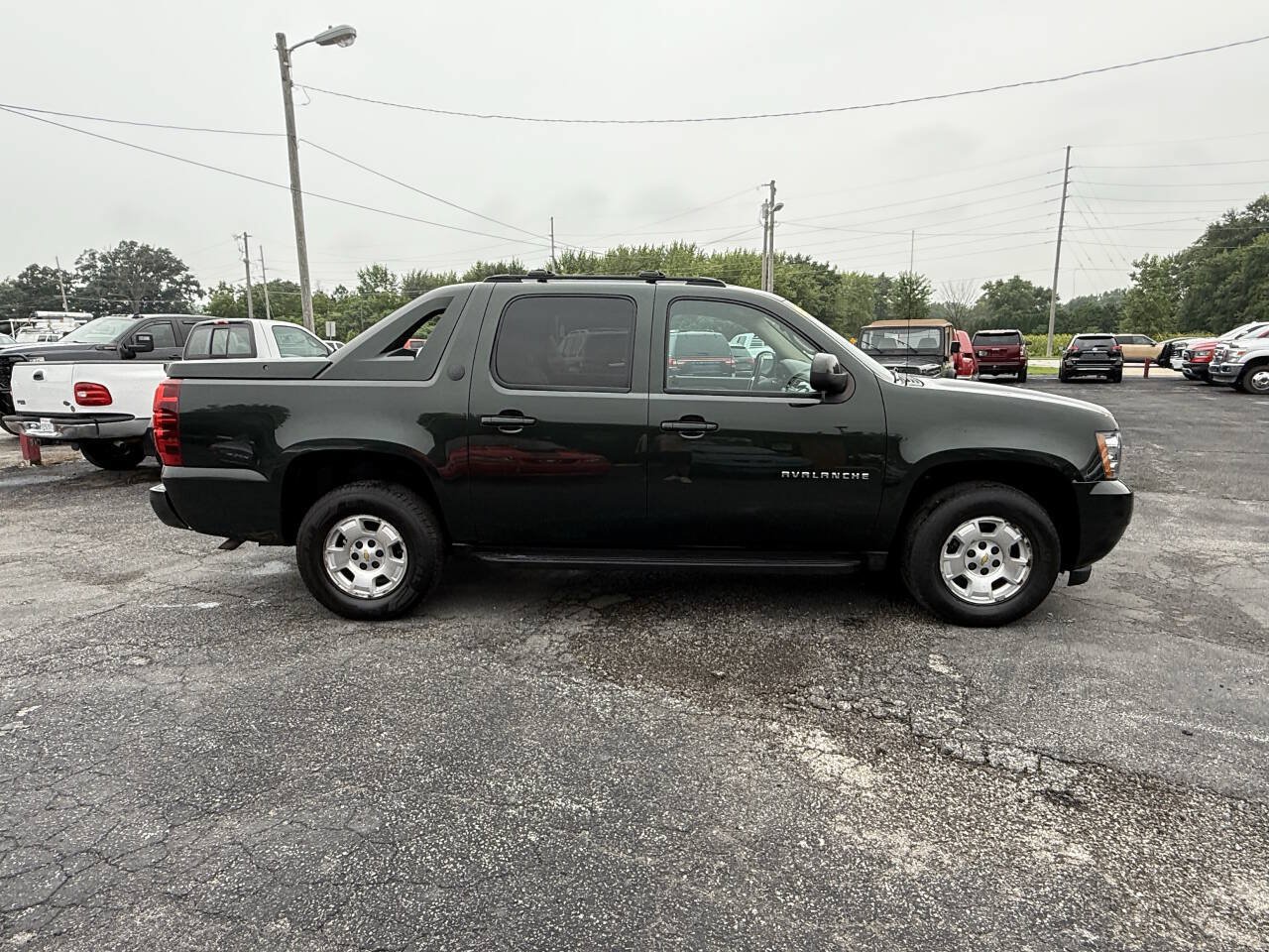 Used 2013 Chevrolet Avalanche LS AWD/4WD image 7