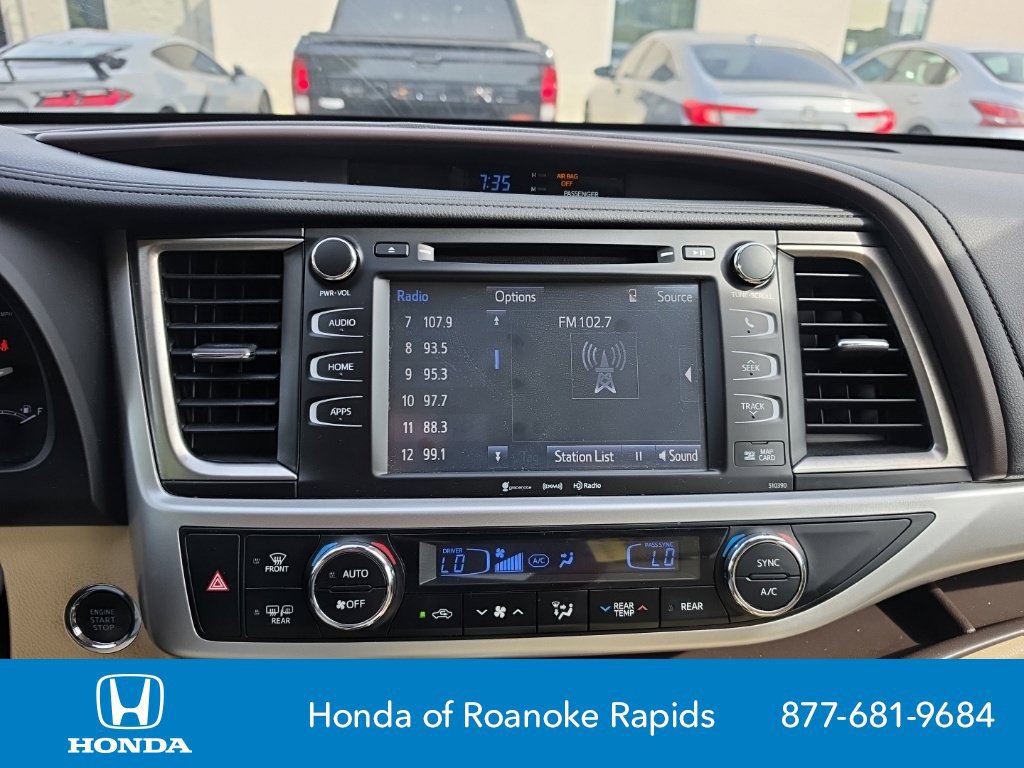 Used 2019 Toyota Highlander XLE AWD/4WD image 13