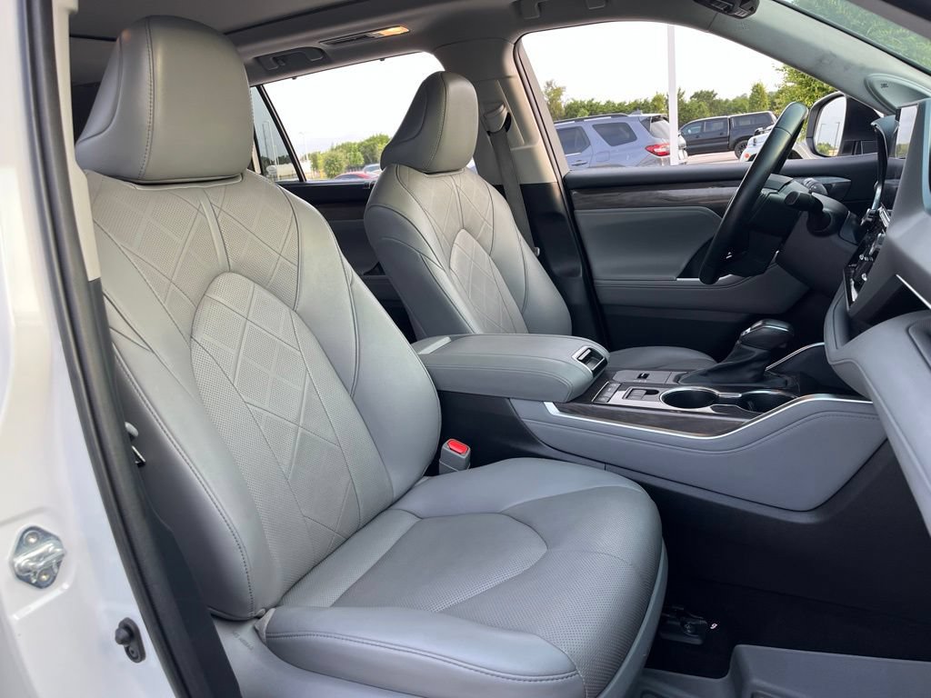 Used 2021 Toyota Highlander Platinum FWD image 30