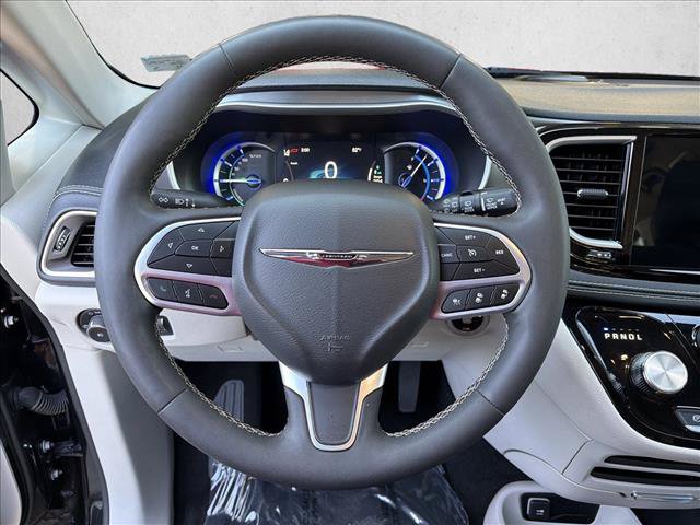 Used 2023 Chrysler Pacifica Touring-L FWD image 18