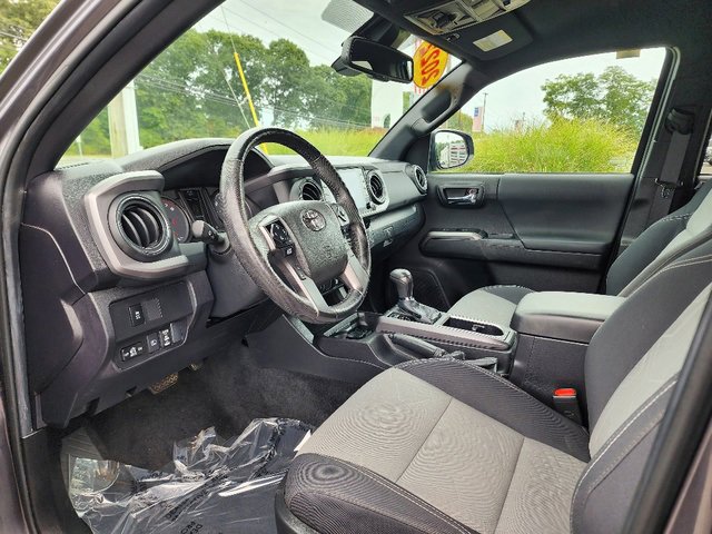Used 2022 Toyota Tacoma TRD Off-Road image 20