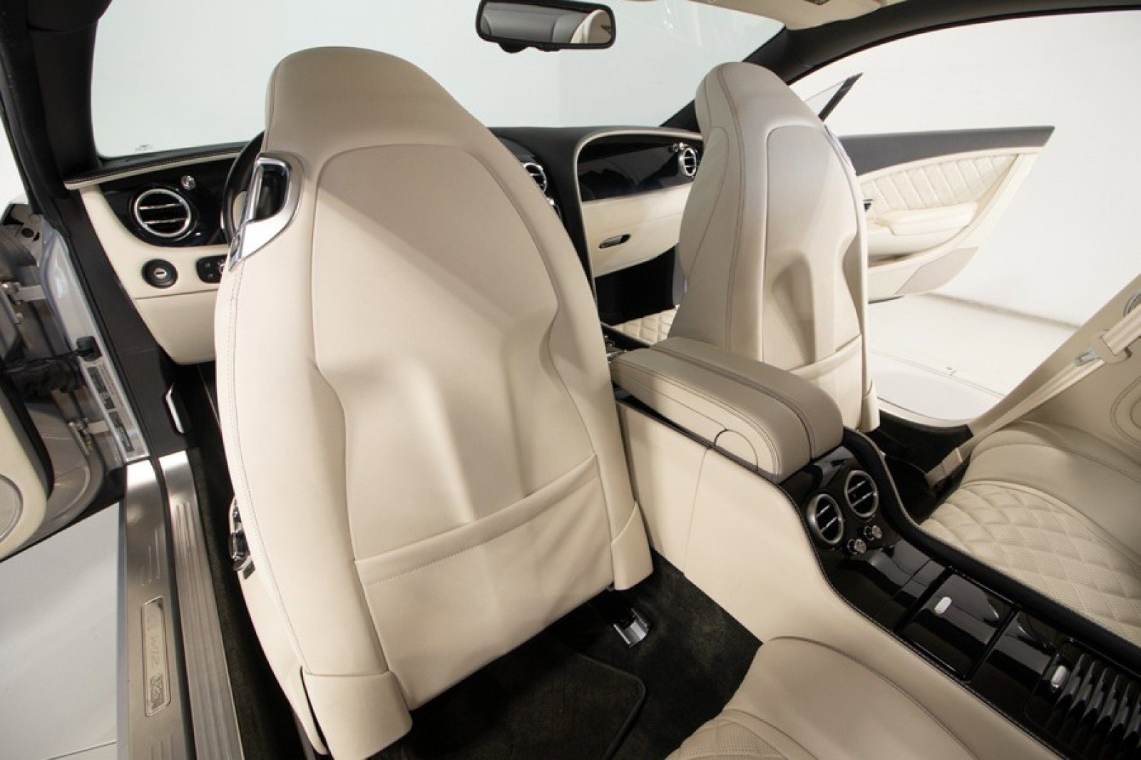 Used 2017 Bentley Continental GT image 38