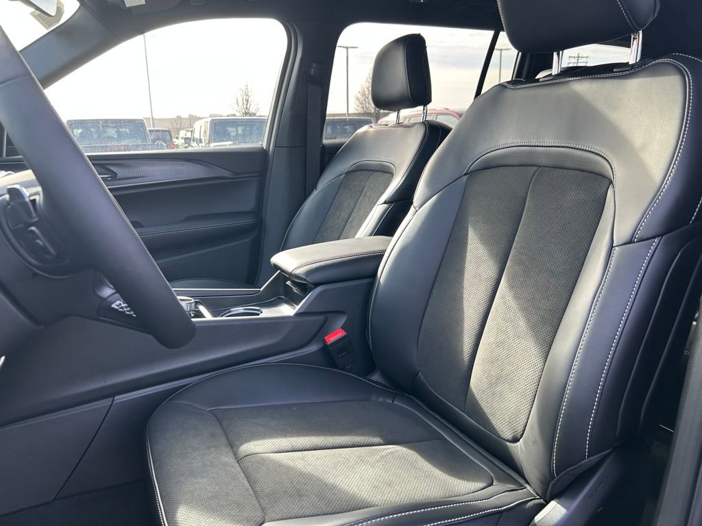 New 2025 Jeep Grand Cherokee L Altitude image 22