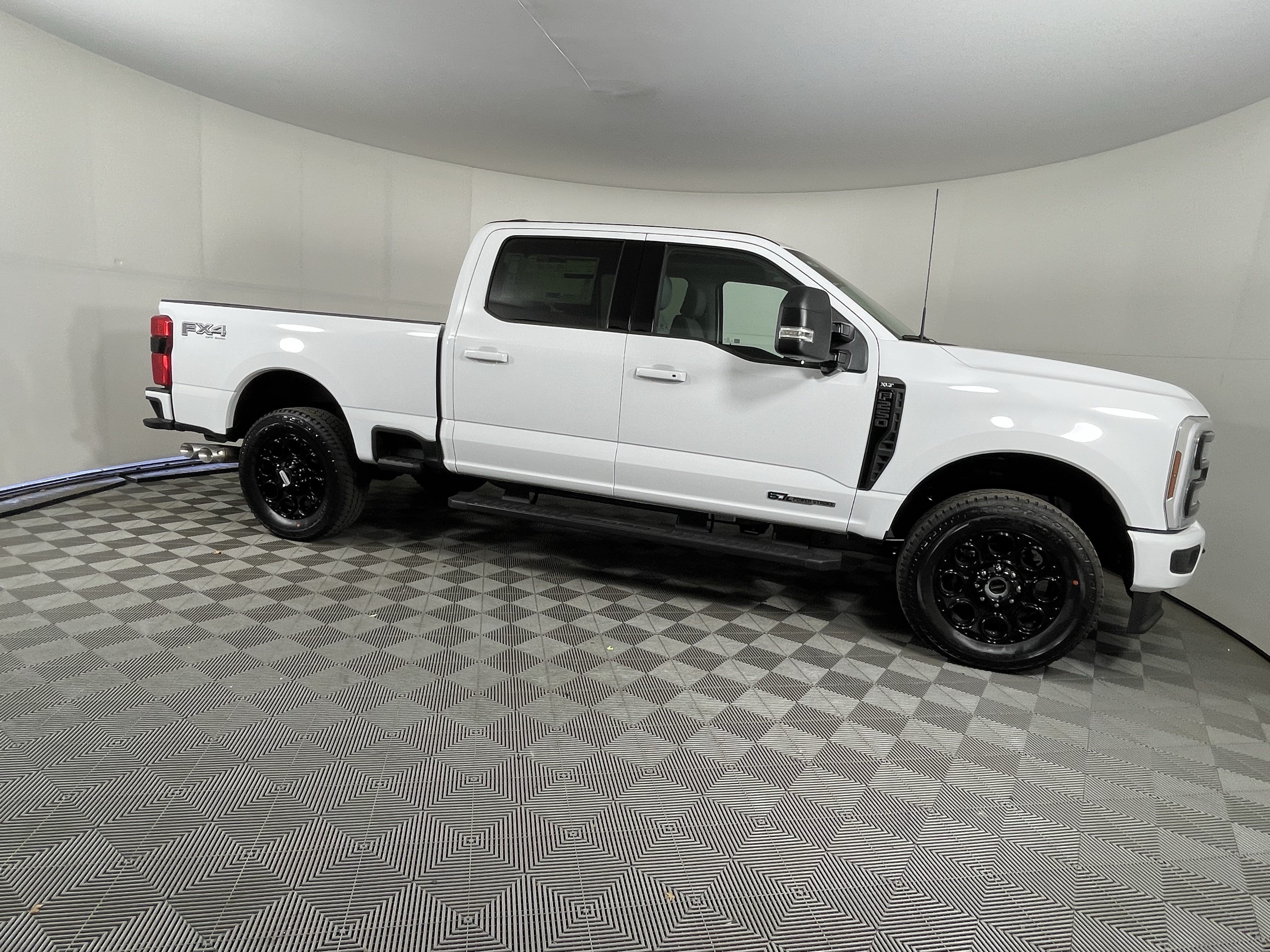 New 2026 Ford F250 XLT w/ XLT Premium Package AWD/4WD image 5