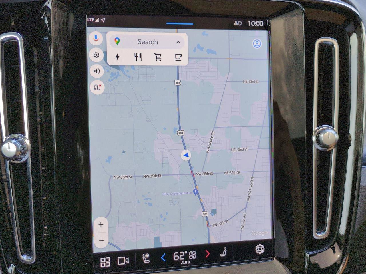 Used 2024 Volvo C40 Recharge Core w/ Climate Package image 20