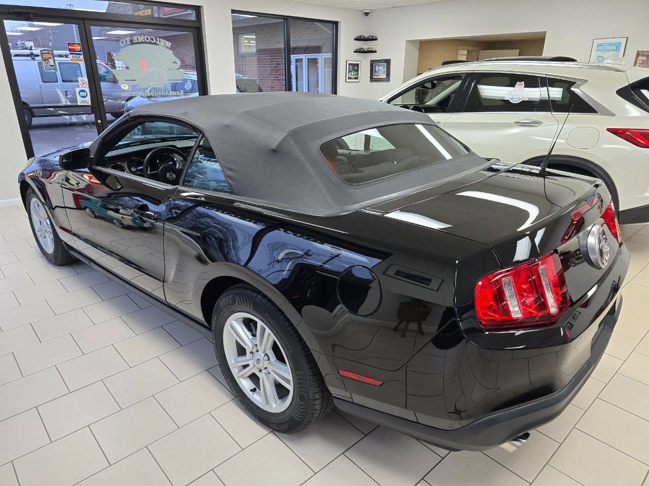 Used 2012 Ford Mustang Convertible image 18