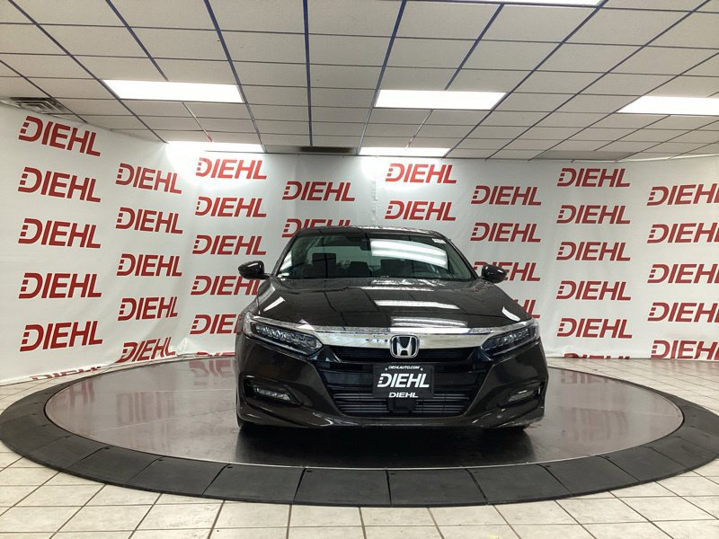 Used 2018 Honda Accord Touring image 2