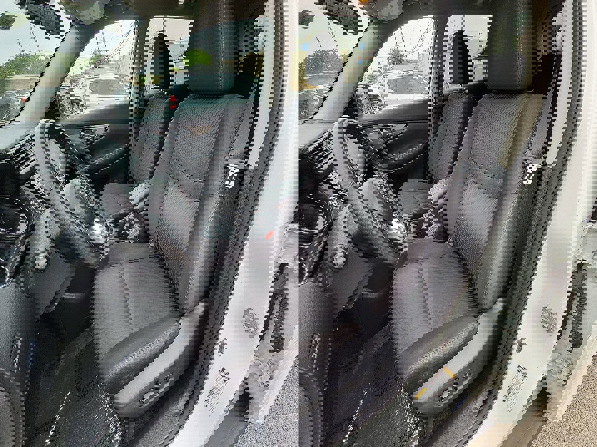 Used 2018 Nissan Rogue SV w/ Sun & Sound Touring Package image 13