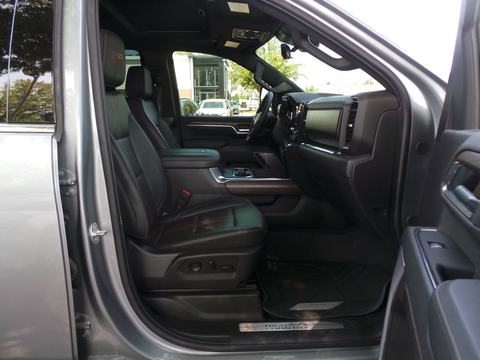 Used 2025 Chevrolet Silverado 3500 High Country w/ High Country Premium Package AWD/4WD image 50