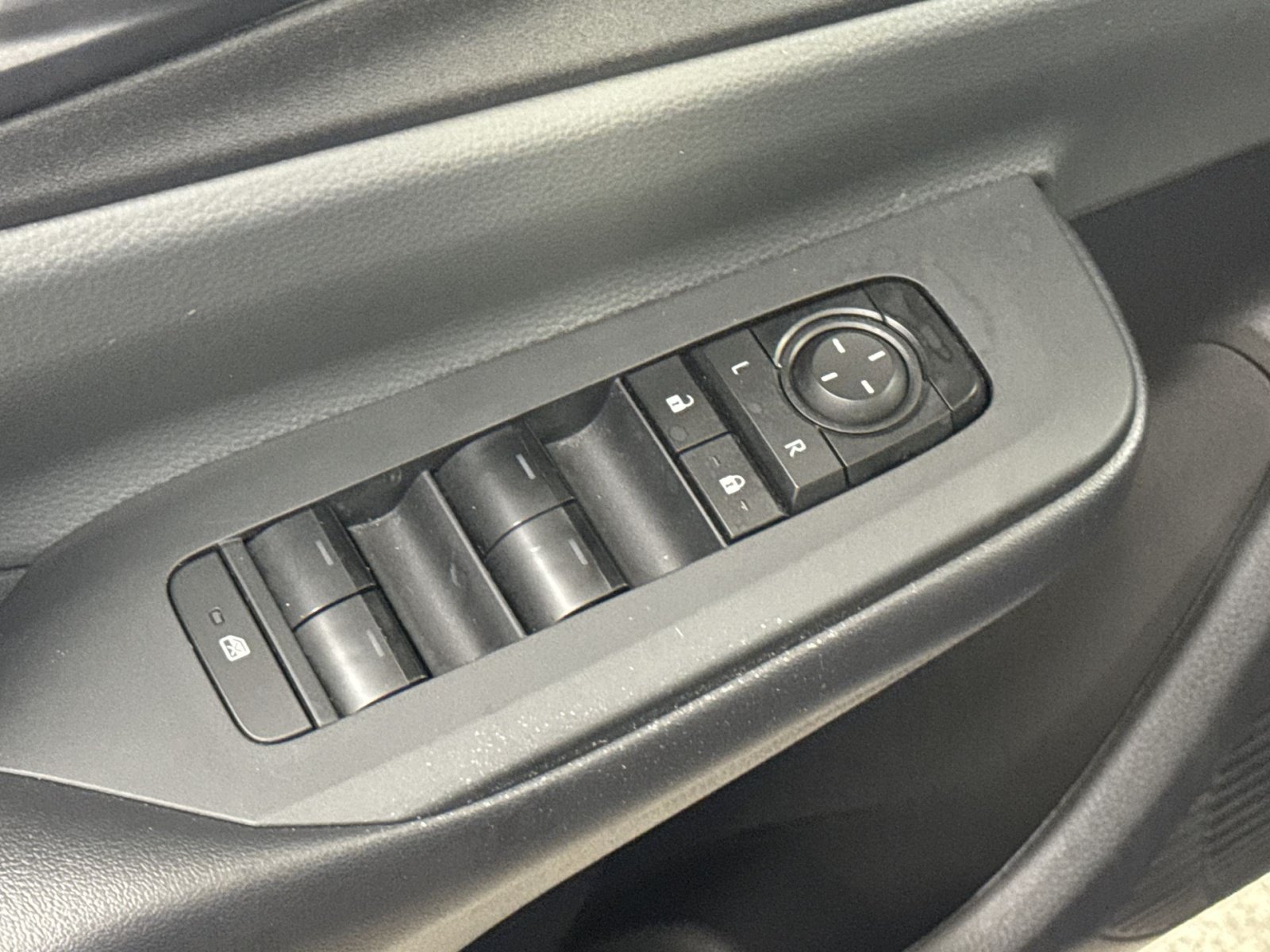 Used 2025 Toyota Prius LE FWD image 27
