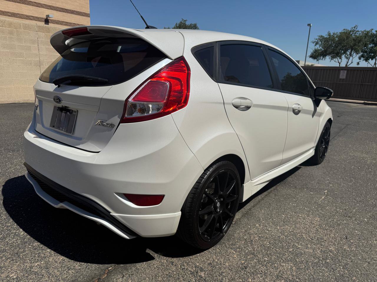 Used 2017 Ford Fiesta ST FWD image 8