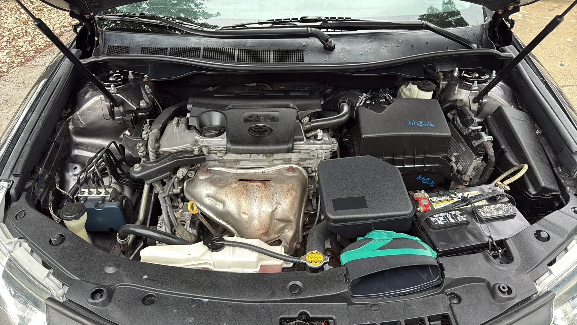 Used 2014 Toyota Camry SE w/ Moonroof Package FWD image 9