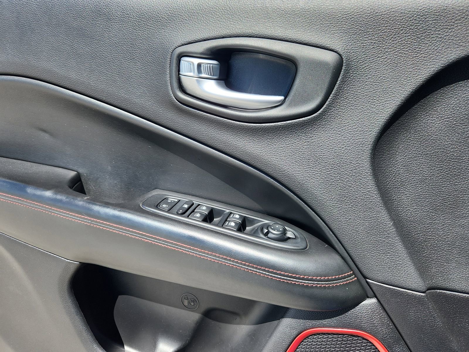 Used 2018 Jeep Compass Trailhawk w/ Safe & Security Group image 9