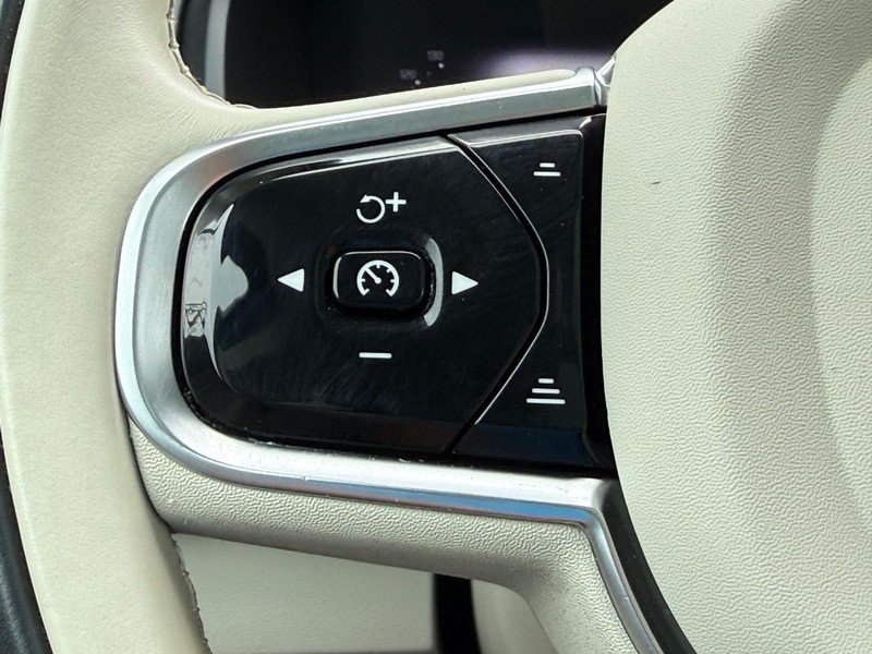Certified 2023 Volvo XC90 B6 Ultimate w/ Protection Package AWD/4WD image 17
