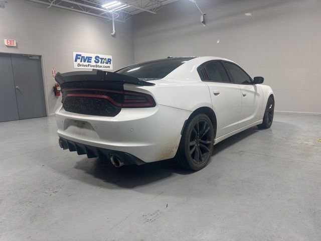 Used 2018 Dodge Charger SXT w/ Blacktop Package RWD image 5