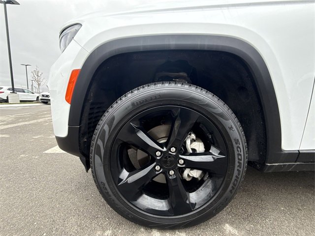 Used 2024 Jeep Grand Cherokee Limited w/ Black Appearance Package image 10