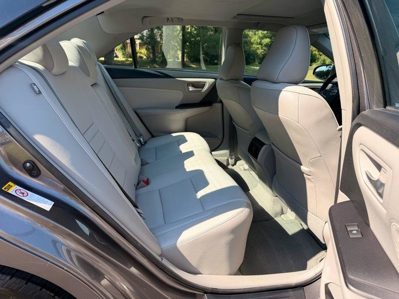 Used 2015 Toyota Camry XLE w/ Moonroof Package FWD image 19