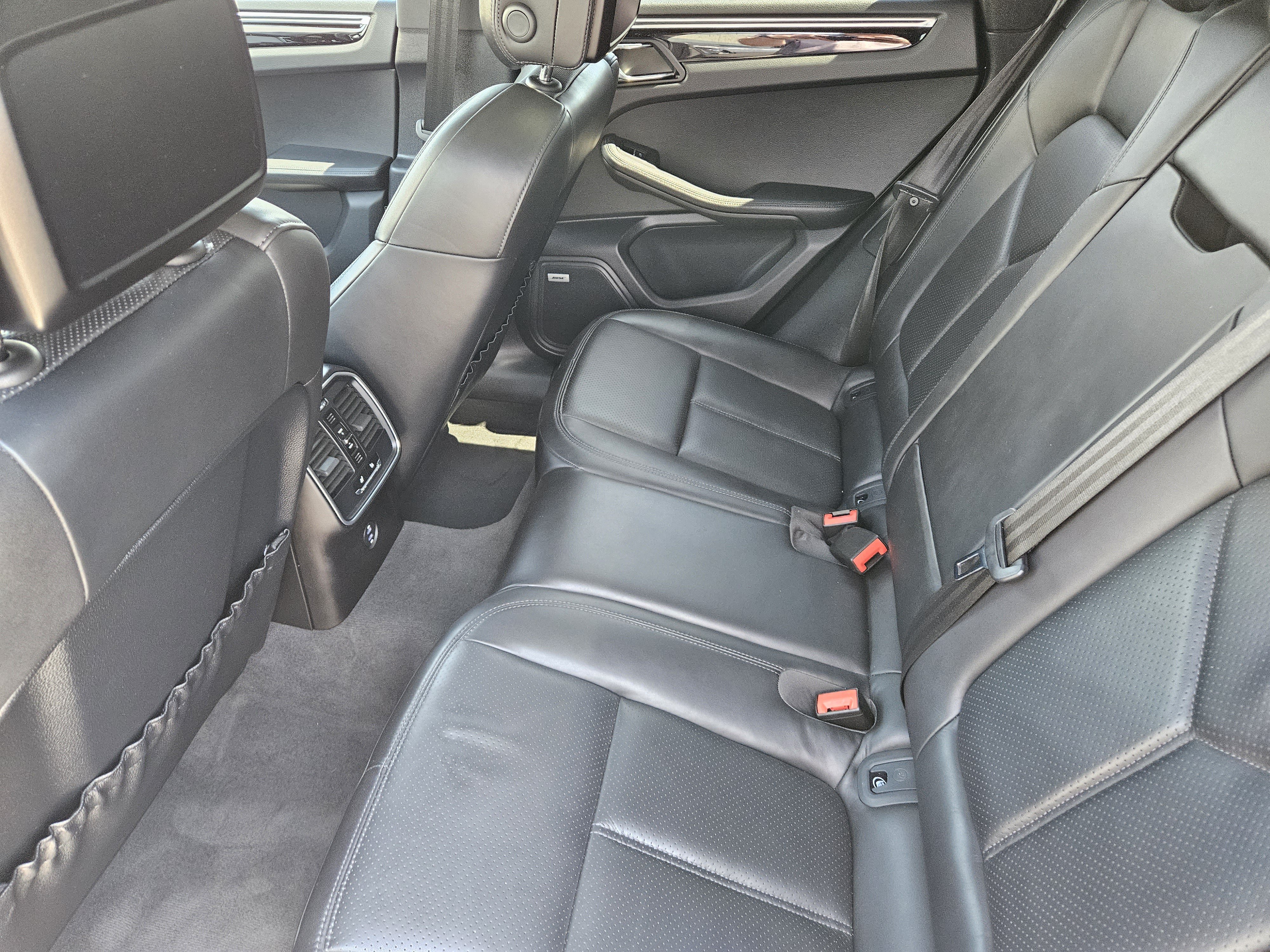 Certified 2022 Porsche Macan S w/ Premium Package Plus AWD/4WD image 28