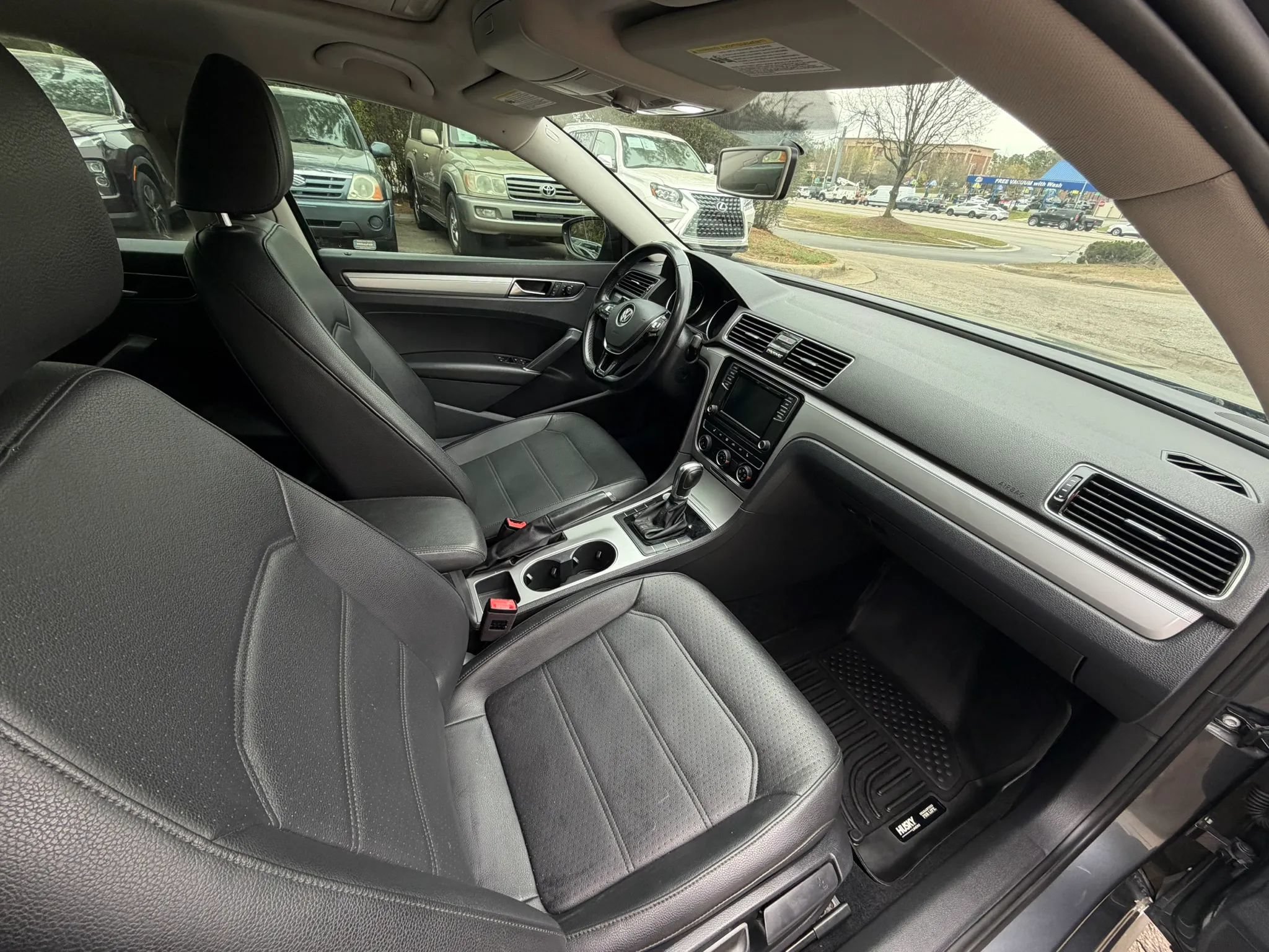 Used 2019 Volkswagen Passat 2.0T Wolfsburg FWD image 10