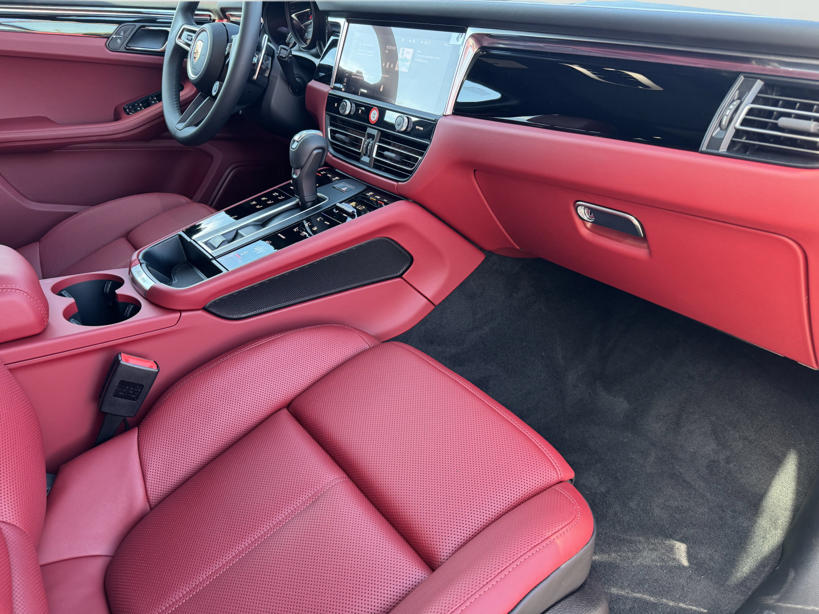 New 2025 Porsche Macan AWD/4WD image 16