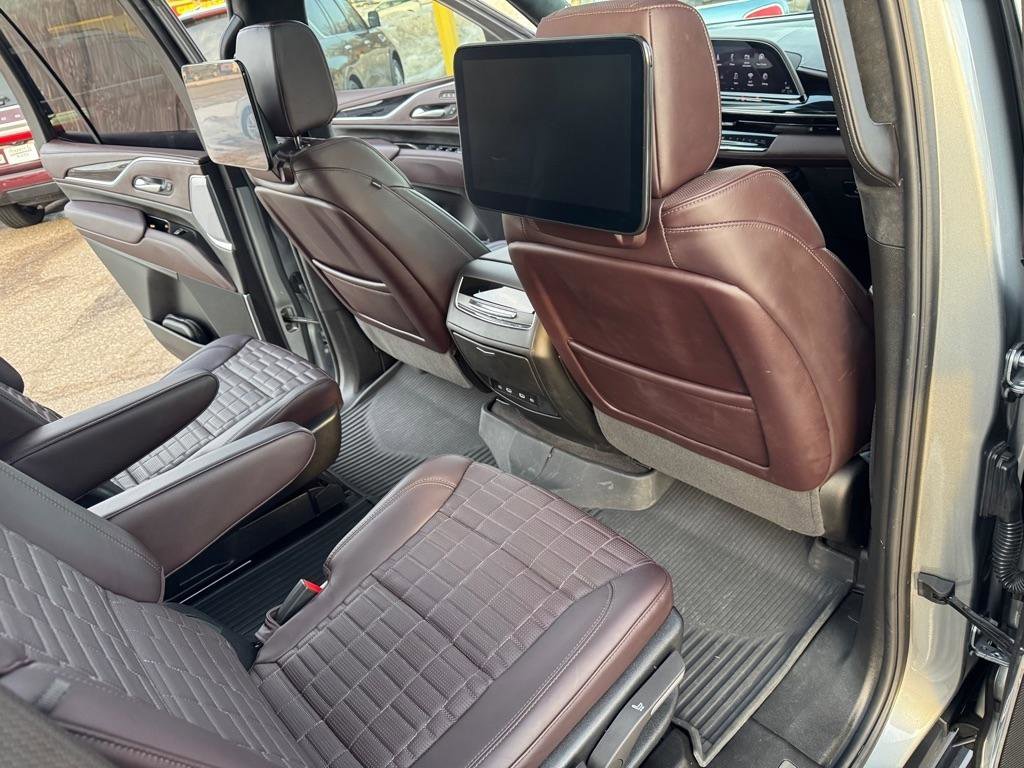 Used 2024 Cadillac Escalade V w/ LPO, ONYX Package image 30