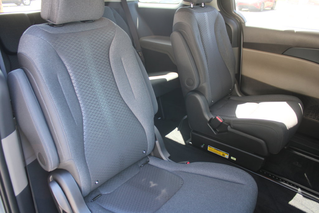 New 2027 Kia Carnival LX FWD image 7