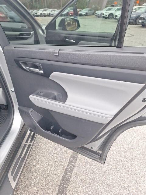 Used 2024 Toyota Highlander XLE image 23