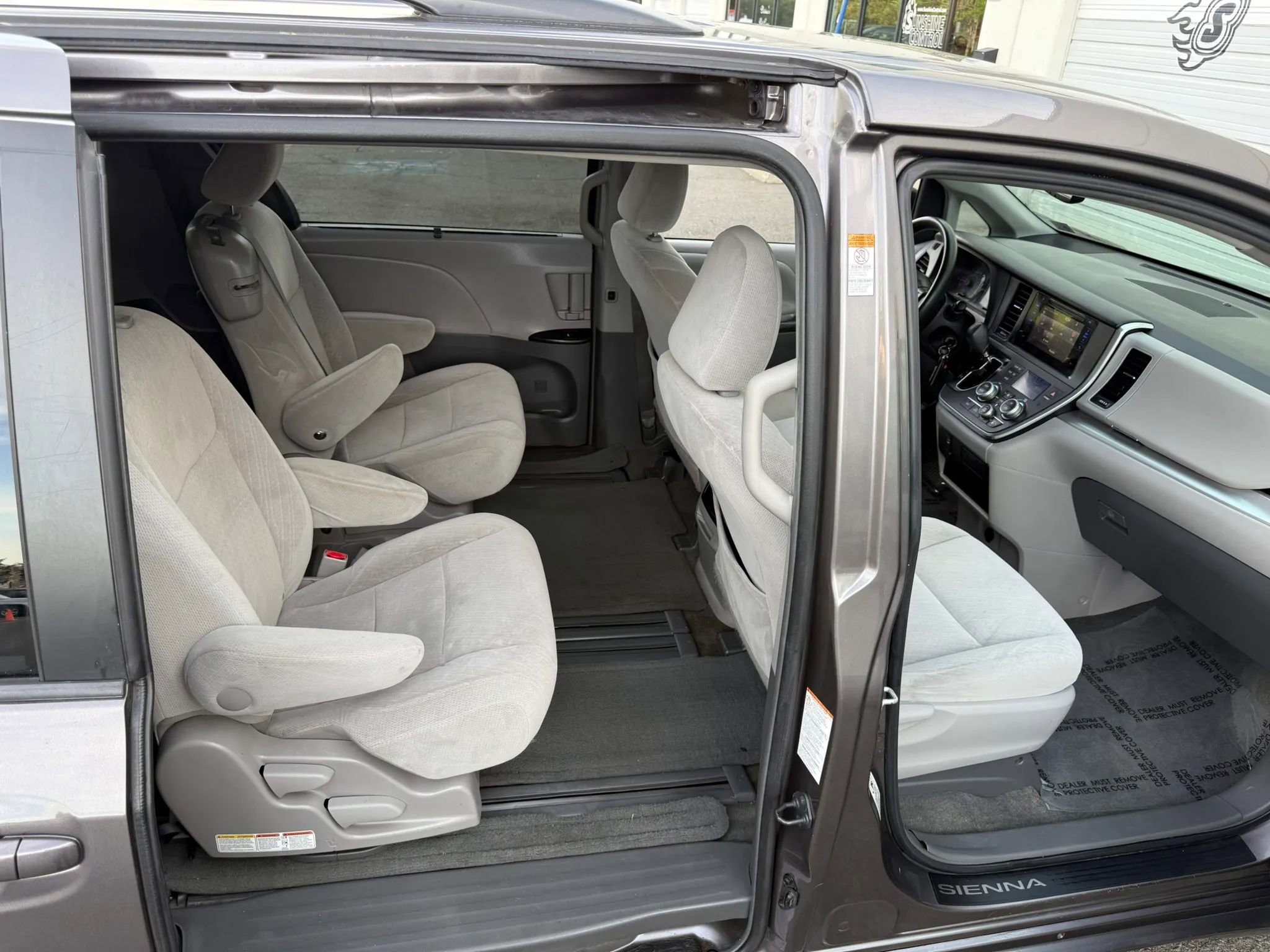 Used 2015 Toyota Sienna LE FWD image 17