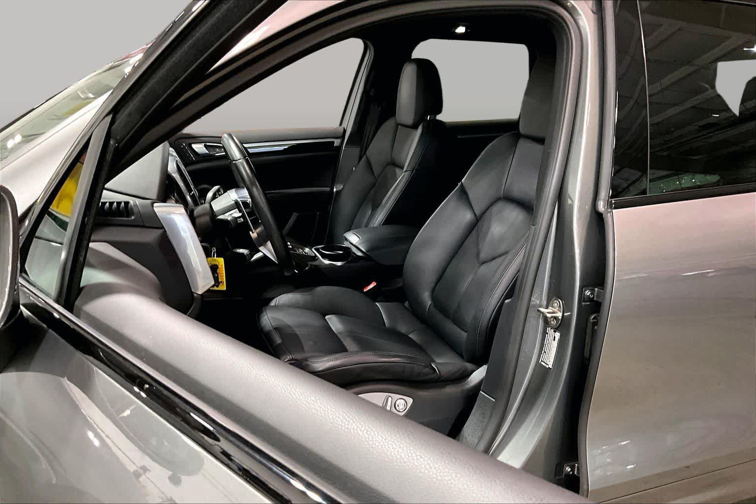 Used 2016 Porsche Cayenne AWD/4WD image 9