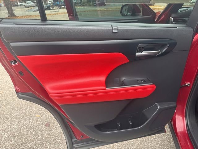 Used 2022 Toyota Highlander XSE FWD image 17