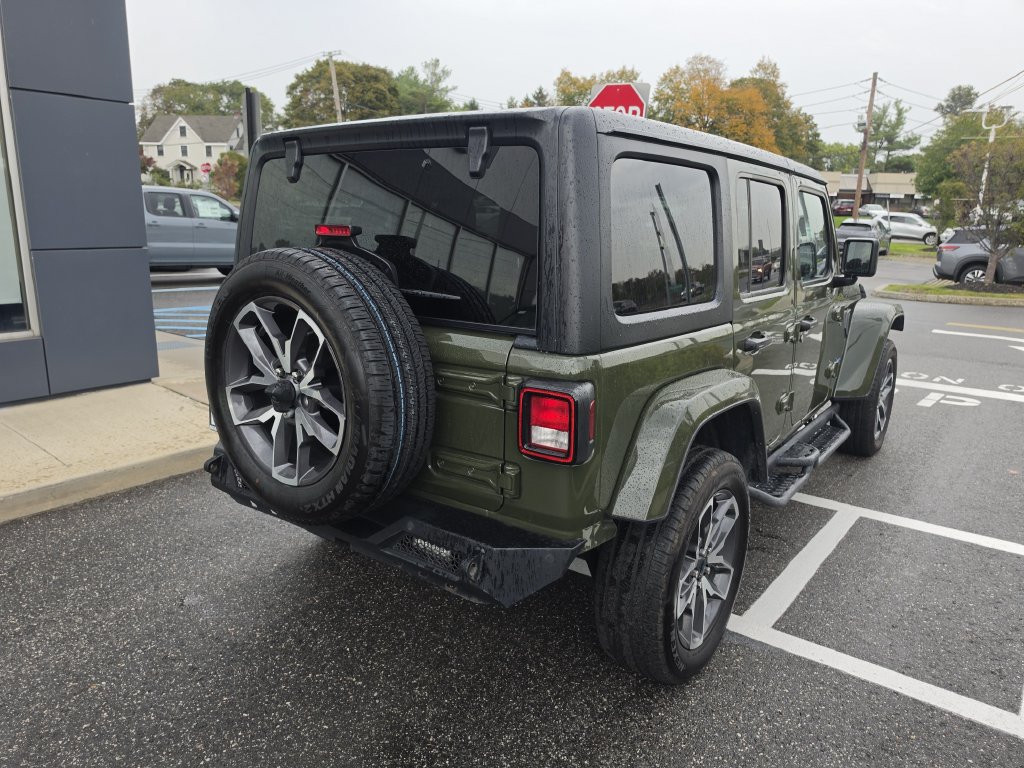 Used 2024 Jeep Wrangler Unlimited w/ Convenience Group AWD/4WD image 5