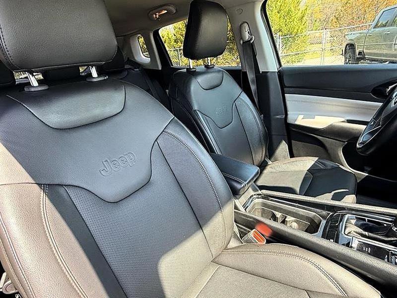 Used 2022 Jeep Compass Limited image 23