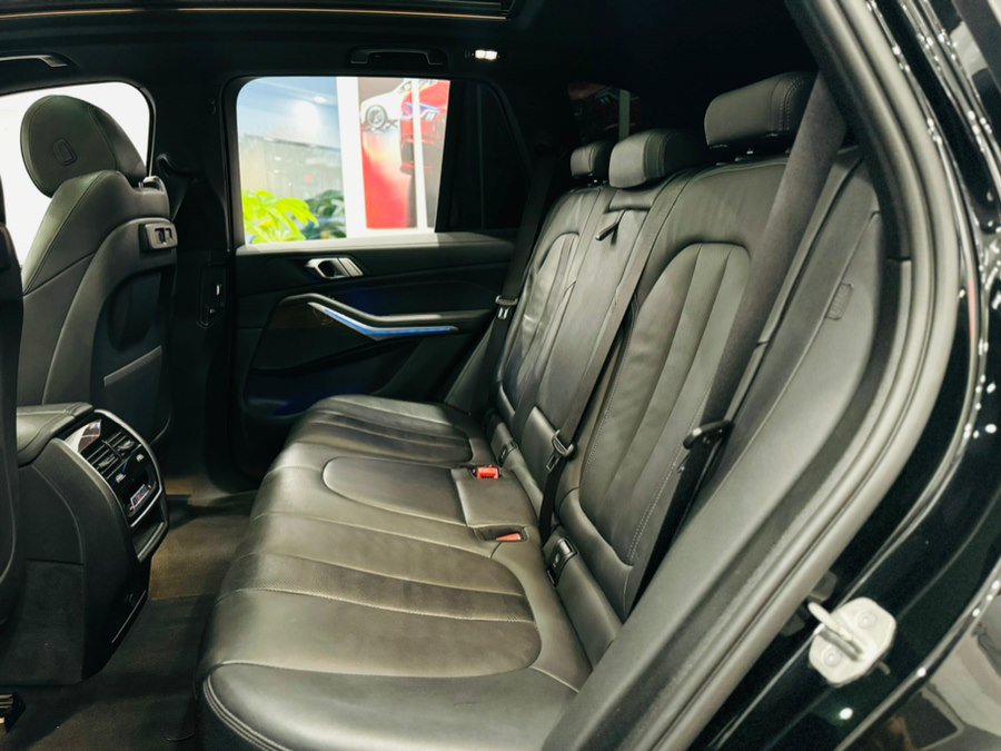 Used 2022 BMW X5 sDrive40i w/ M Sport Package image 17