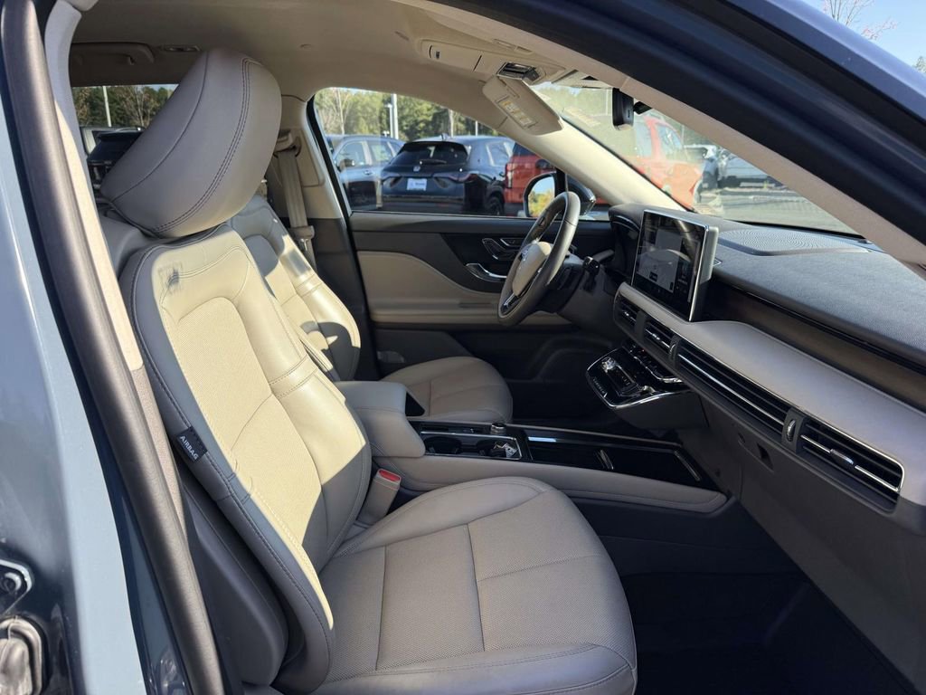 Used 2023 Lincoln Corsair Reserve w/ Towing Package image 14