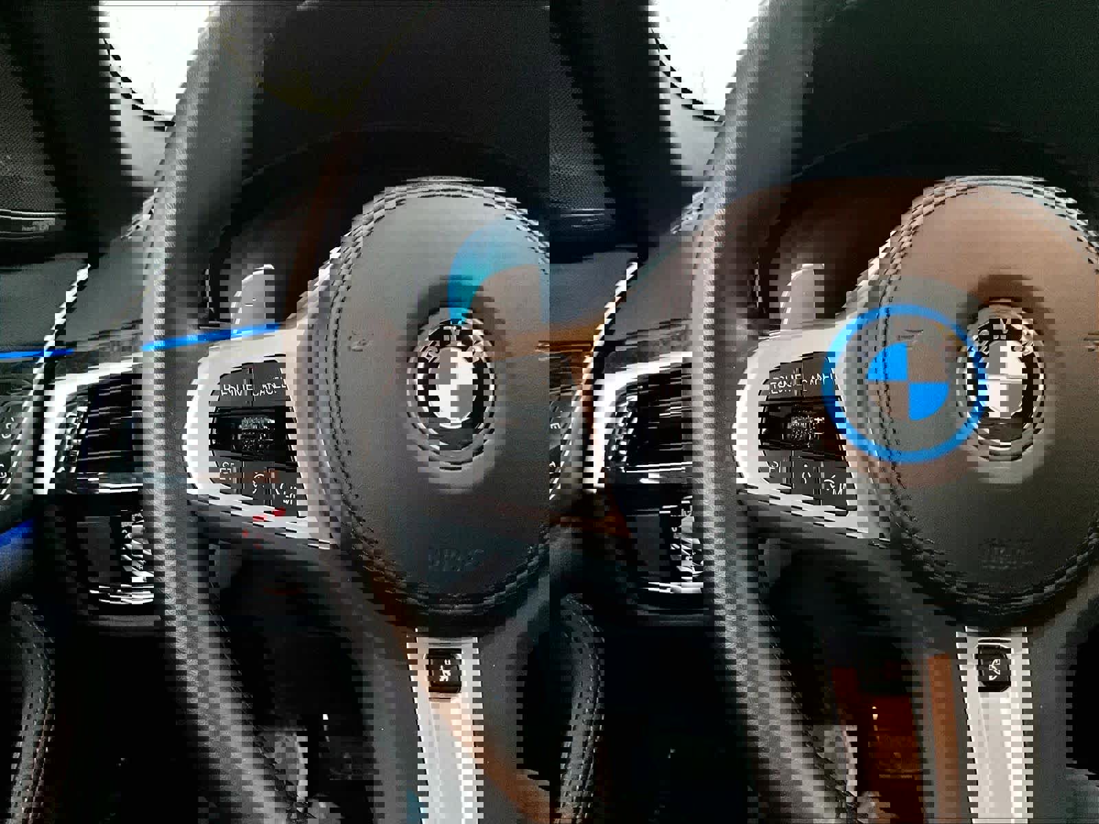 Used 2023 BMW 530e xDrive w/ Executive Package image 20