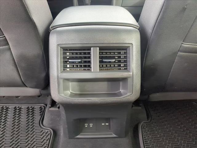 Used 2022 Volkswagen Atlas Cross Sport SE image 18