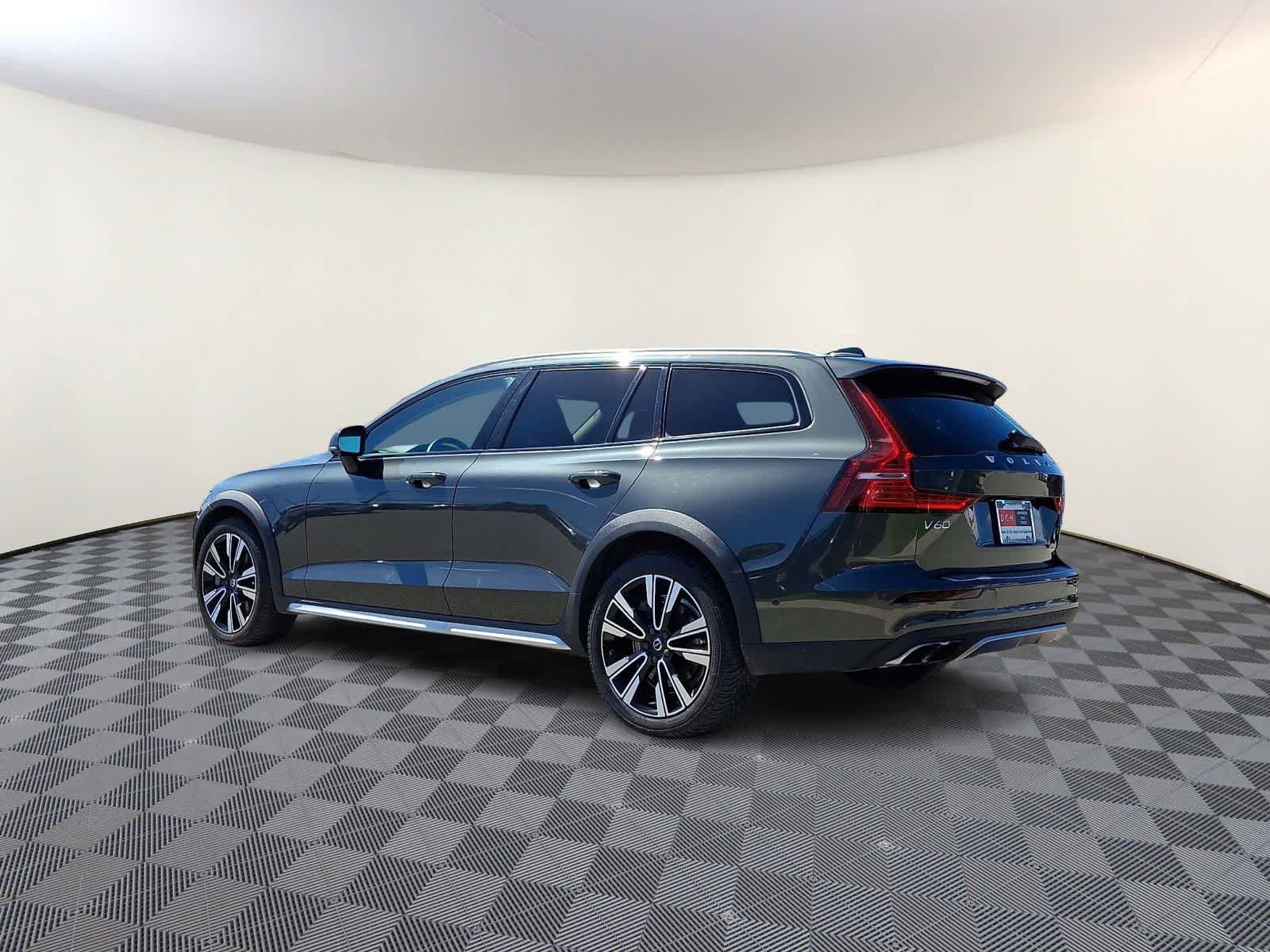 Used 2021 Volvo V60 T5 Cross Country w/ Lounge Package AWD/4WD image 7