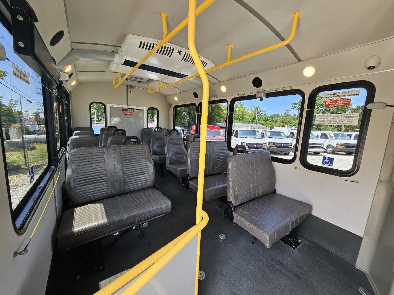 Used 2015 Chevrolet Express 4500 w/ Shuttle Bus Package RWD image 30