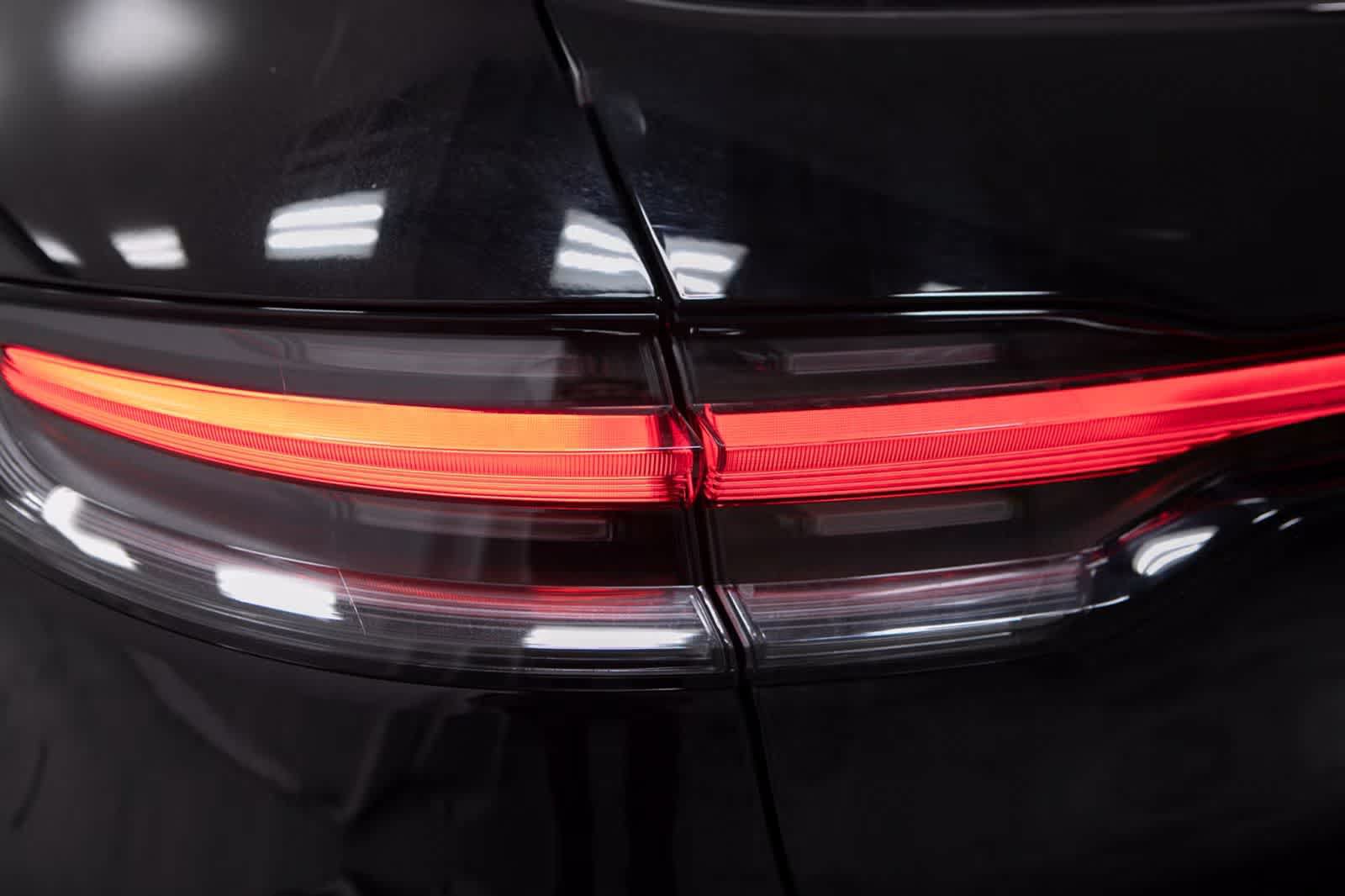 Certified 2026 Porsche Macan AWD/4WD image 18