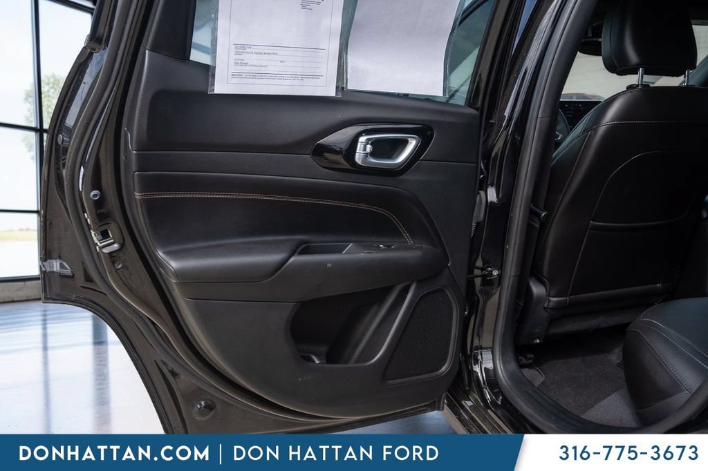 Used 2023 Jeep Compass Limited AWD/4WD image 16
