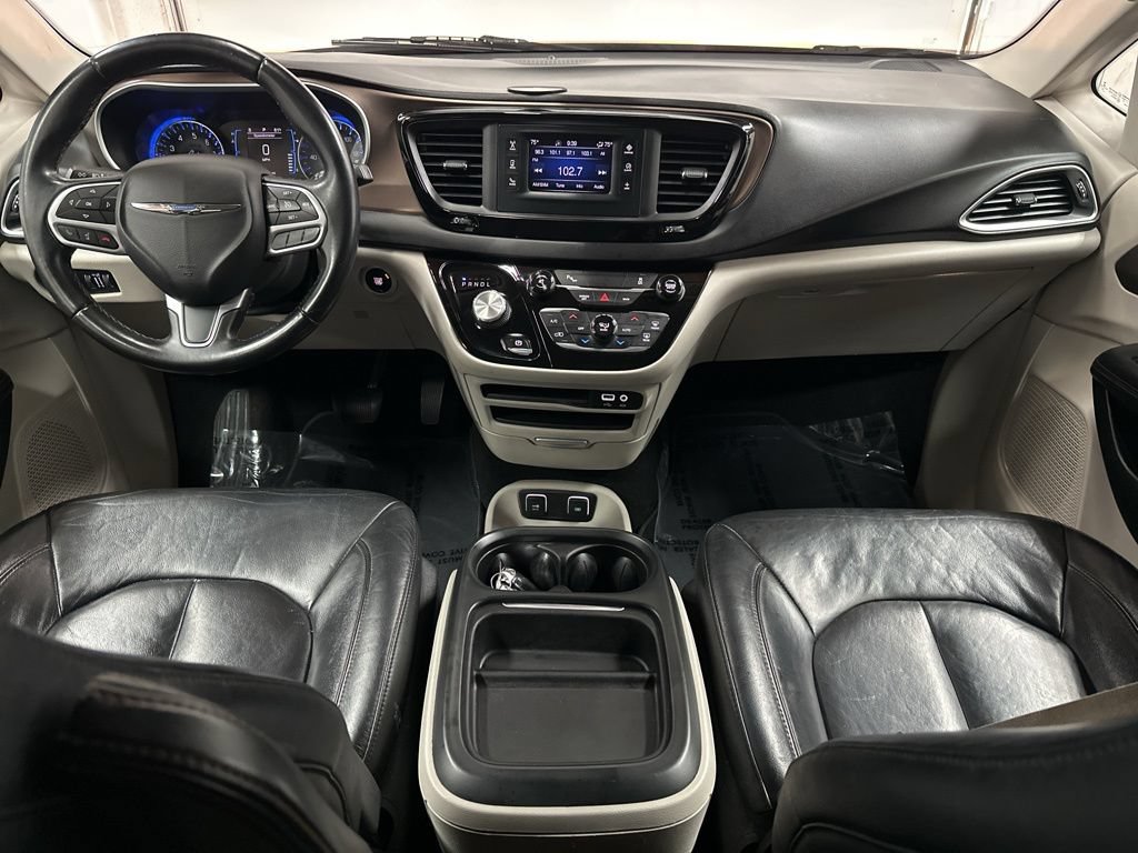 Used 2017 Chrysler Pacifica Touring-L FWD image 25